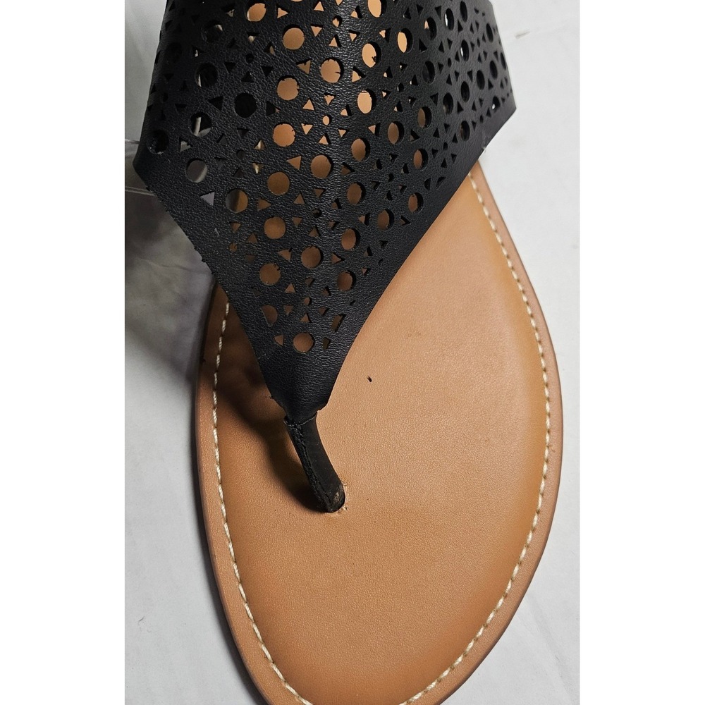 Universal Thread Womens Black Laser Cut Thong Sandals Flat Slides Size 10 NEW - Picture 2 of 10